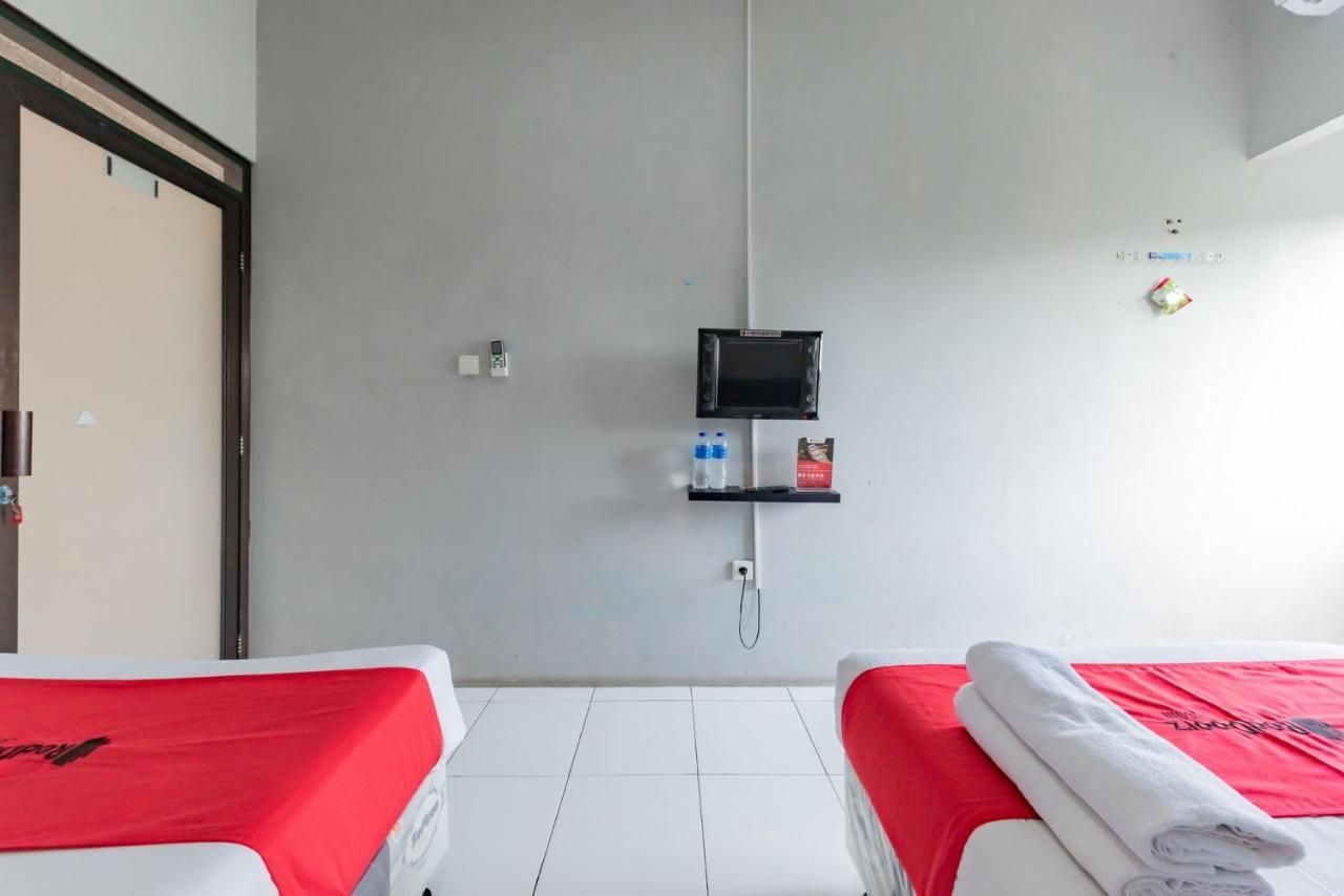 Reddoorz Syariah Near Rs Hermina سوكابومي المظهر الخارجي الصورة